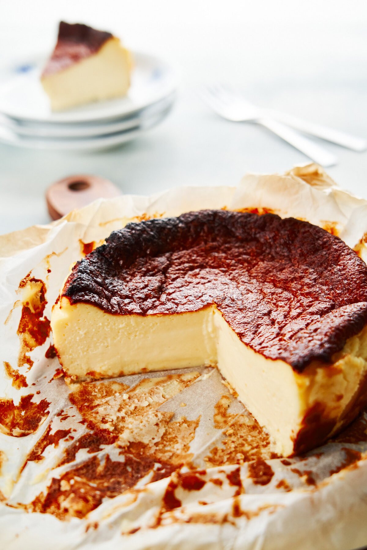 With a smooth custardy center and caramelized top, this ridiculously simple Burnt Basque Cheesecake recipe comes together from a handful of ingredients in a matter of minutes.