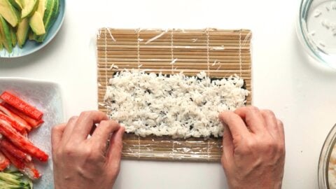 Spread the rice using the tips of your fingers.