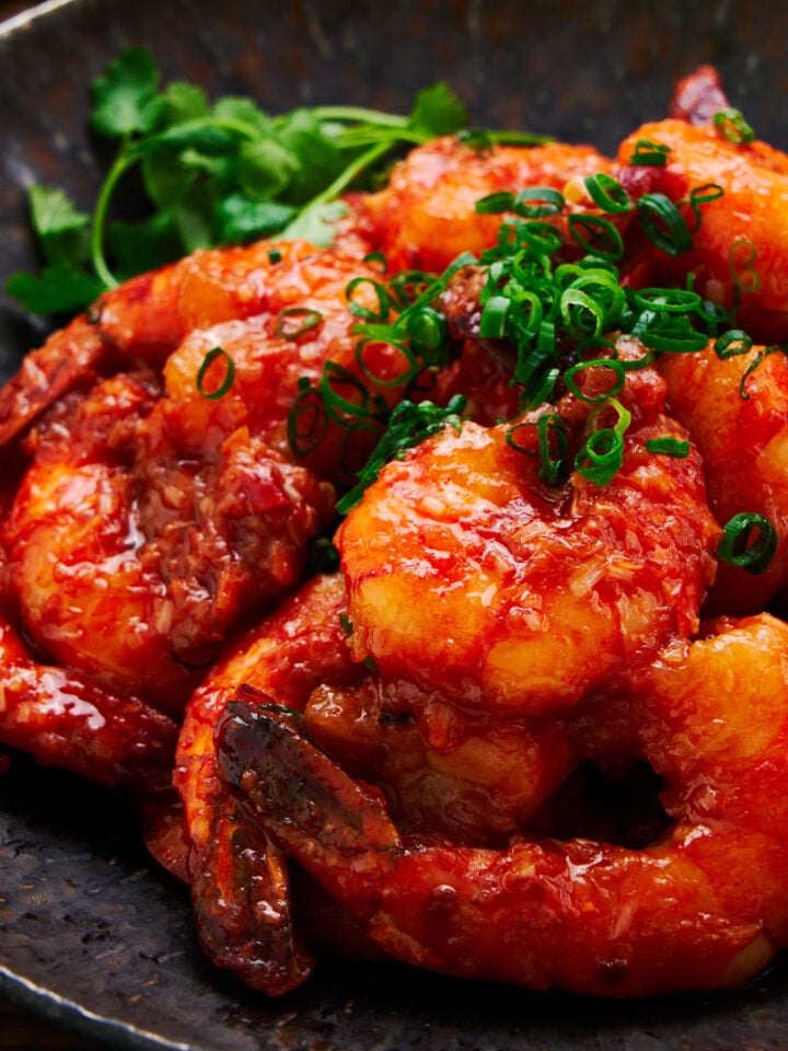 Plump, springy shrimp glazed in a sweet and spicy chili sauce is a modern Japanese-style Chinese classic known as Ebi Chili in Japan.