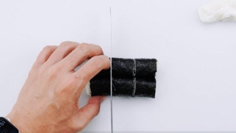 How to cut sushi rolls