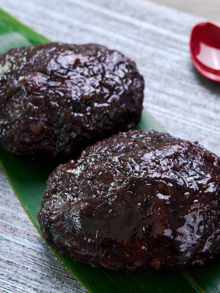 Ohagi, also known as Botamochi, is a traditional Japanese sweet made with mochi rice, and anko is served here with matcha.