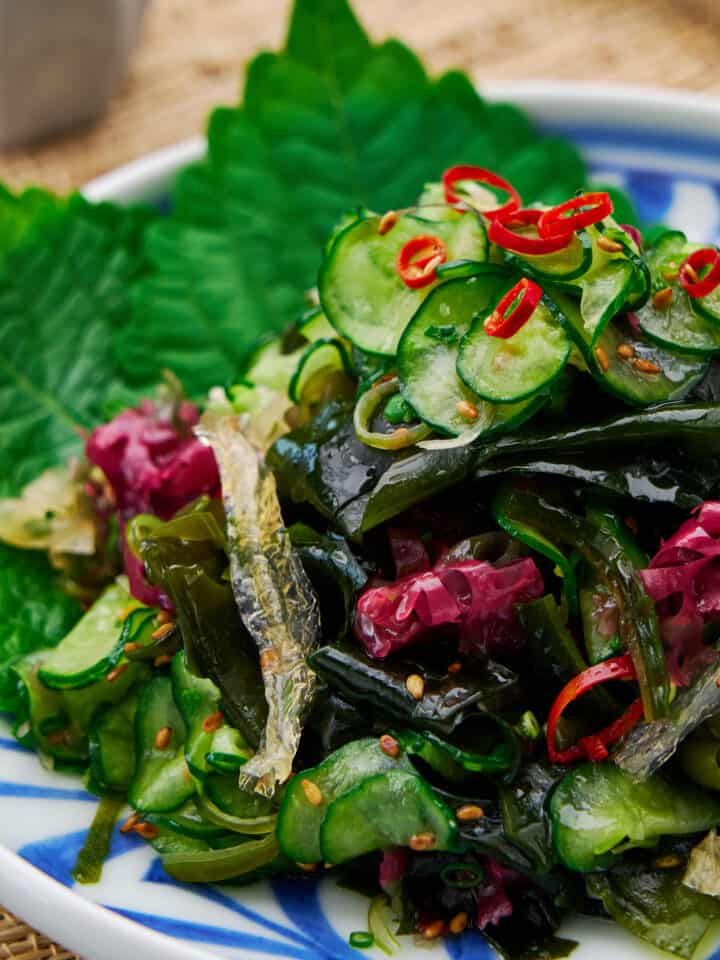 Homemade seaweed salad with a nutritious blend of Japanese seaweed and crunchy cucumbers, just like at sushi restaurants.