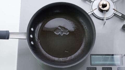 Frying pan with oil.